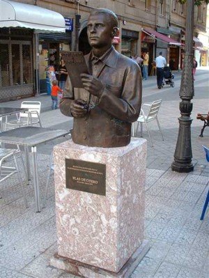 Busto de Blas de Otero, en Bilbao (2005)
