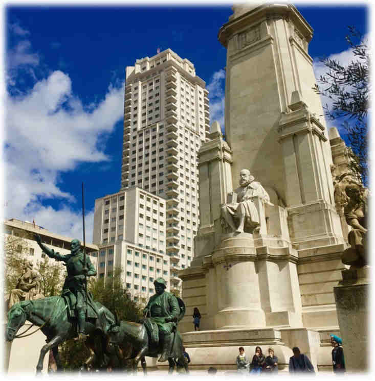 12.	Monumento a Miguel de Cervantes (1929). Proyecto del arquitecto Rafael Martínez Zapatero. Estatuas de bronce del escultor Lorenzo Coullaut Valera.