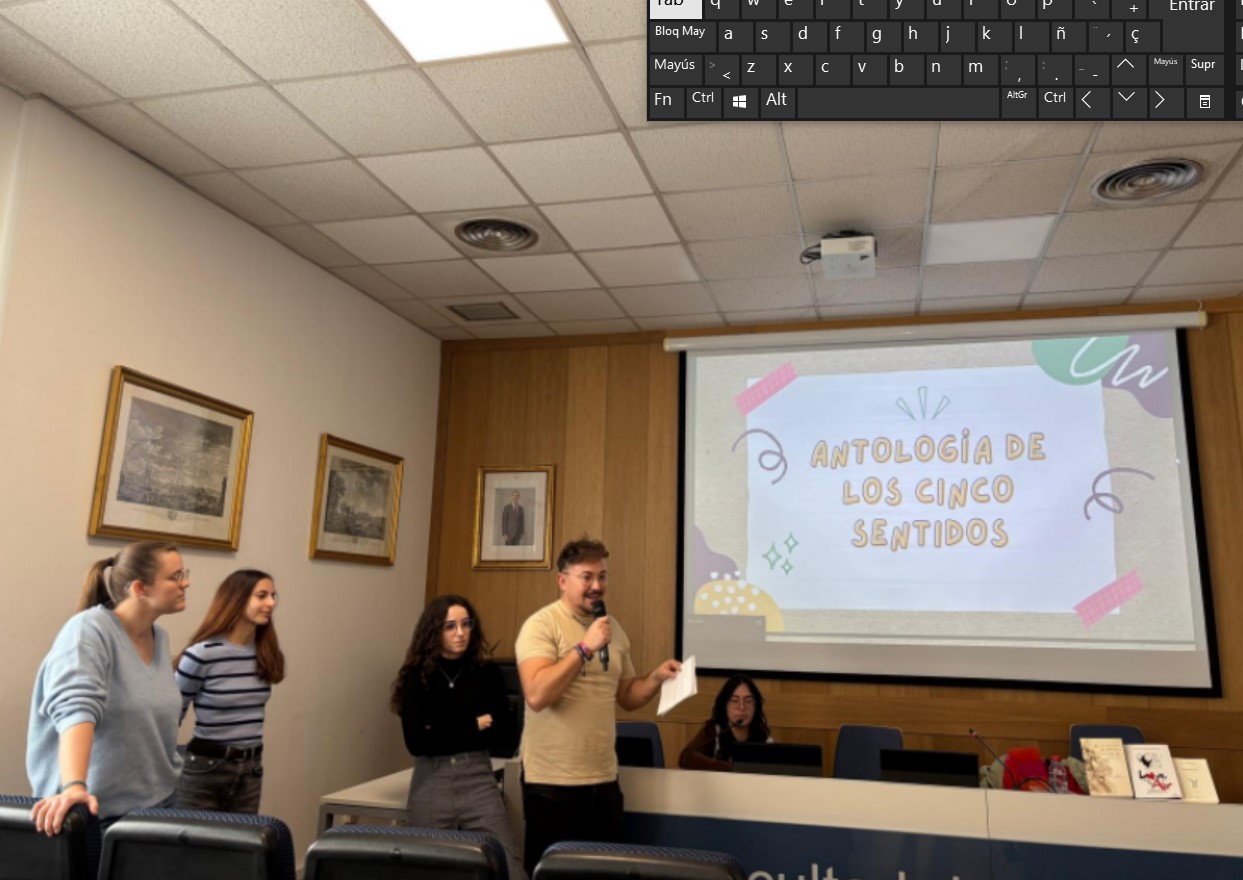 Con un clic se abre a gran tamaño y con doble clic se reduce